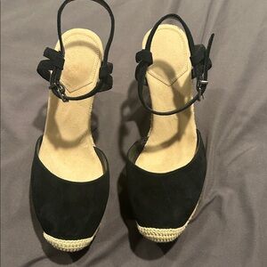 Crown Vintage Black and Tan Wedge Sandals in great condition.